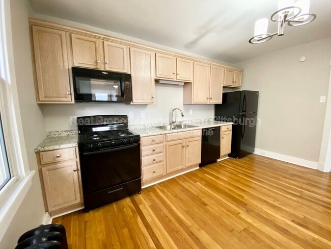 Building Photo - 5735 Phillips Ave