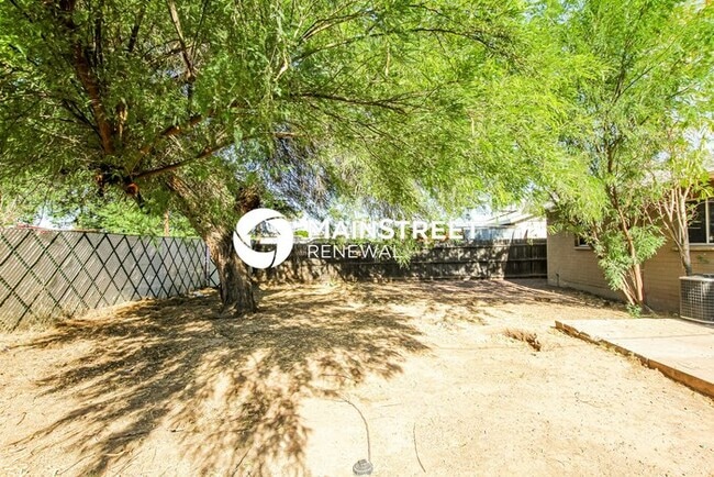 Building Photo - 3 Bedroom Pet-Friendly Home in Phoenix, AZ with Main Street Renewal