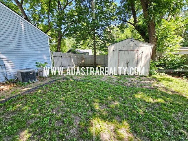 Building Photo - Spacious North Overland Park Bungalow-Available in FEBRUARY!!