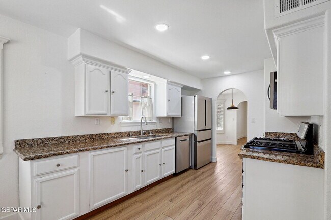 Building Photo - 7089 Luz De Espejo Dr