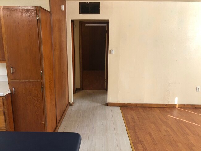 Building Photo - 364 Ruxton Ave