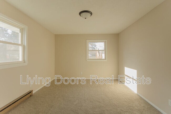 Building Photo - 402 W Eldora Ave