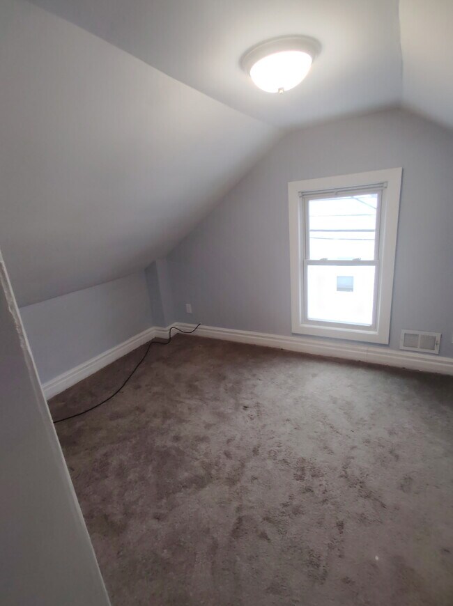 Building Photo - 214.5 1st St