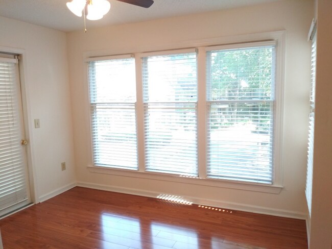 Building Photo - 310 Hollyfax Cir NE