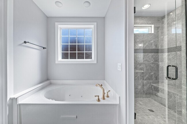 Building Photo - 601 Joyce Ave