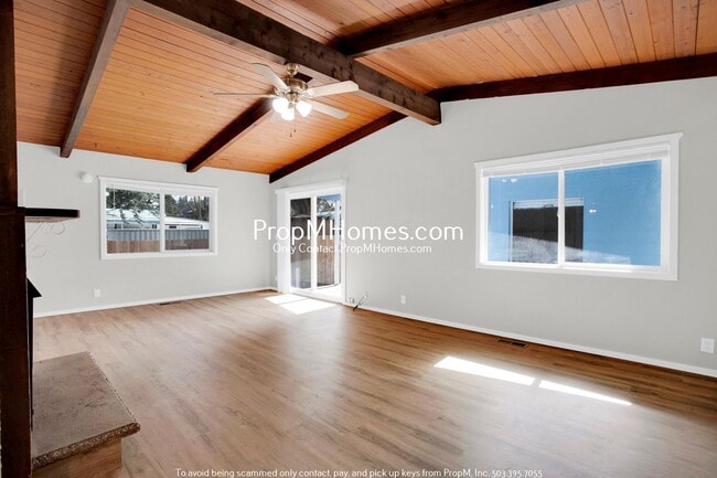 Building Photo - Fully Updated Home in Aloha - Large Yard!