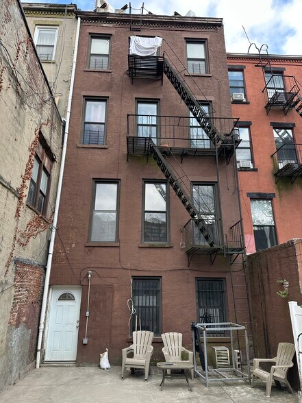 Building Photo - 625 Willoughby Ave