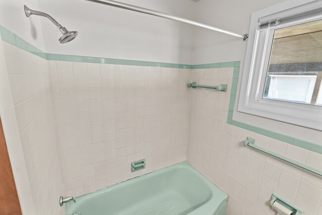 Building Photo - 5323 Winona Dr