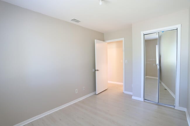 Building Photo - 101 Shoreview Dr