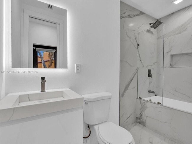 Building Photo - 3010 Alton Rd