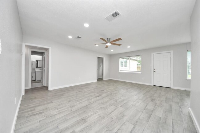 Building Photo - 13506 Cologne Dr