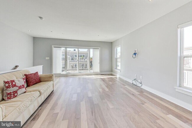 Building Photo - 1458 Piccard Dr