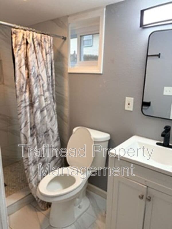 Building Photo - 2911 N Walnut St