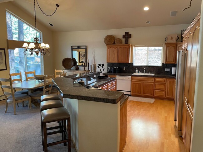 Building Photo - Low Elevation Home