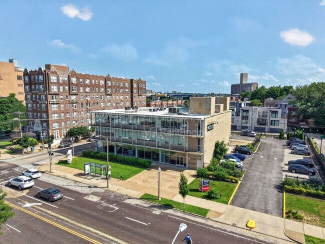 Building Photo - 4100 Lindell Blvd