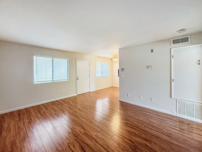 Building Photo - Charming 1BR/1BA with Private Patio in Cit...