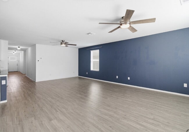 Building Photo - "Charming 4-Bedroom Haven in Saint Hedwig with 2 Full Baths and 1668 Sq Ft of Comfort!"