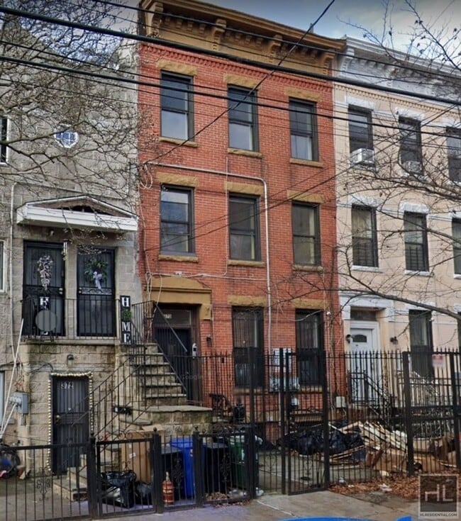 Building Photo - 370 Miller Ave