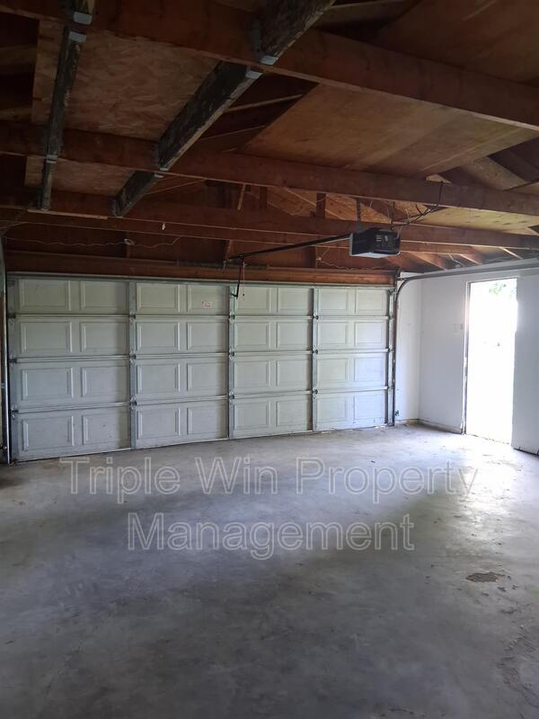 Building Photo - 524 Acorn Dr