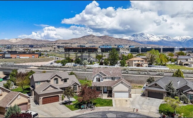 Building Photo - 2230 N 2270 W