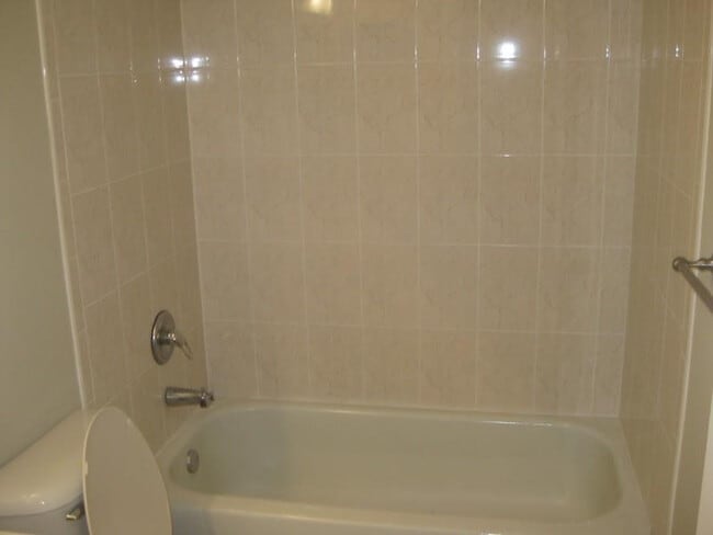 Building Photo - 711 N Pine Island Rd