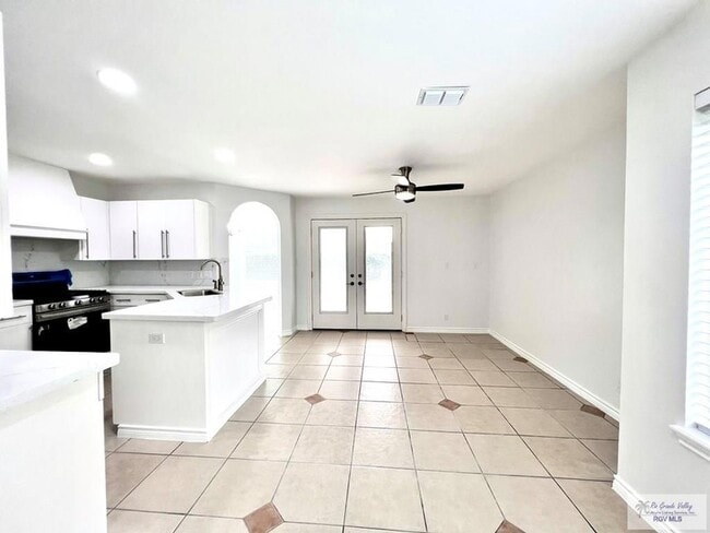 Building Photo - 560 Geraldine Ln
