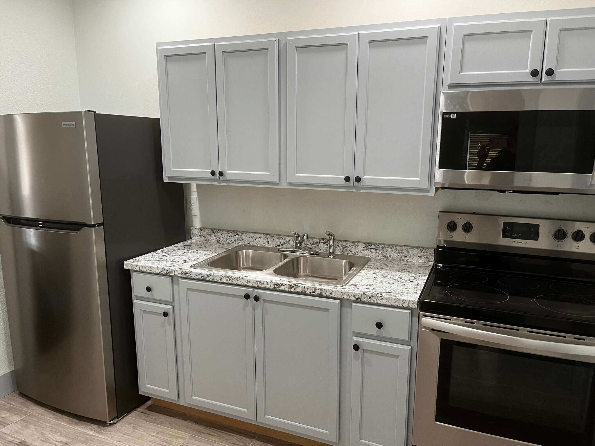 Building Photo - 1914 W Wildwood Dr