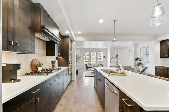 Building Photo - 3714 E Parkcenter Blvd