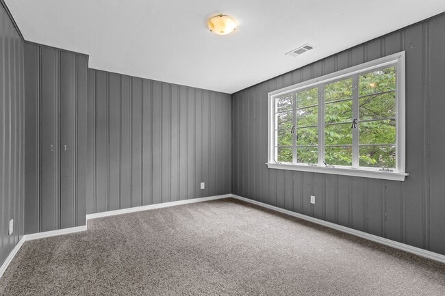 Building Photo - Unique, Charming and Spacious Fayetteville Home!