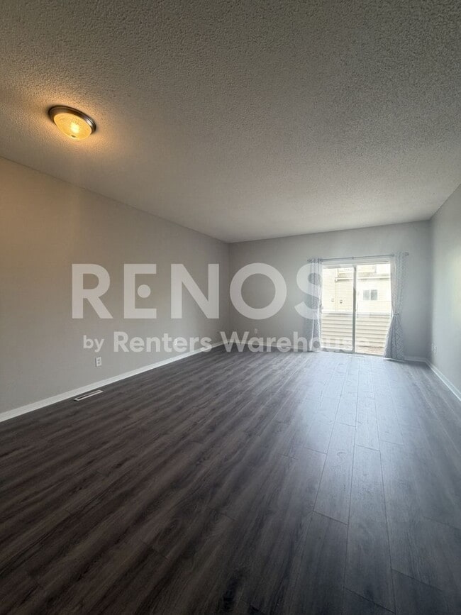 Building Photo - Available Now 3 Bedroom 2 Bath Townhouse in Woodbury