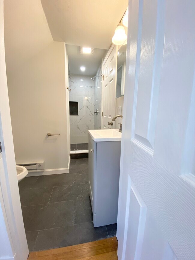 Building Photo - 48 Moulton Rd