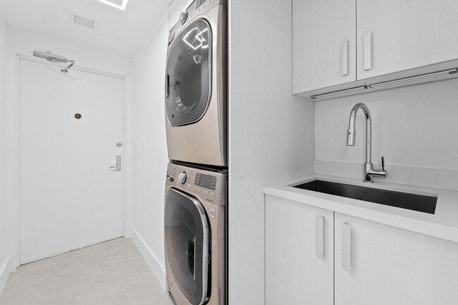 Building Photo - 3100 N Ocean Blvd