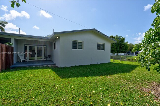 Building Photo - 10722 SW 77th Ave