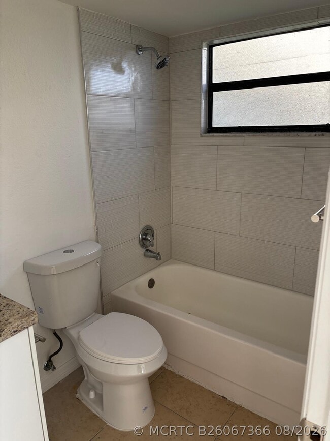 Building Photo - 1515 Lake Crystal Dr