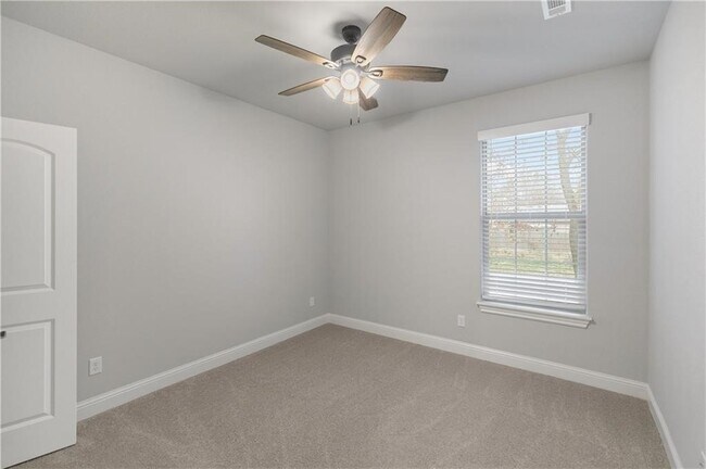 Building Photo - 292 Township Dr