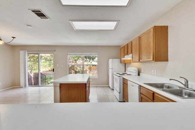 Building Photo - 1404 Baffin Cove