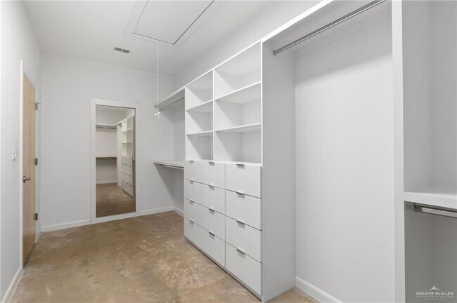 Building Photo - 35 Silverton Cir