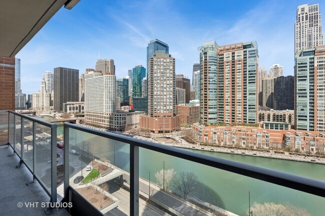 Building Photo - 420 E Waterside Dr
