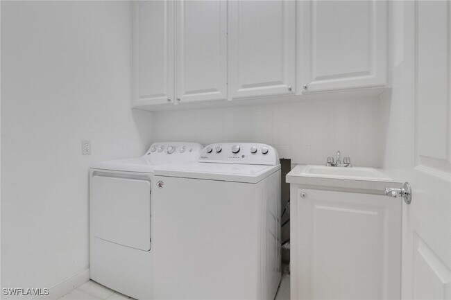 Building Photo - 28721 Alessandria Cir