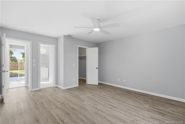 Building Photo - 1074 SW Jennifer Terrace