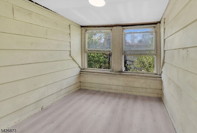 Building Photo - 44 Farley Ave