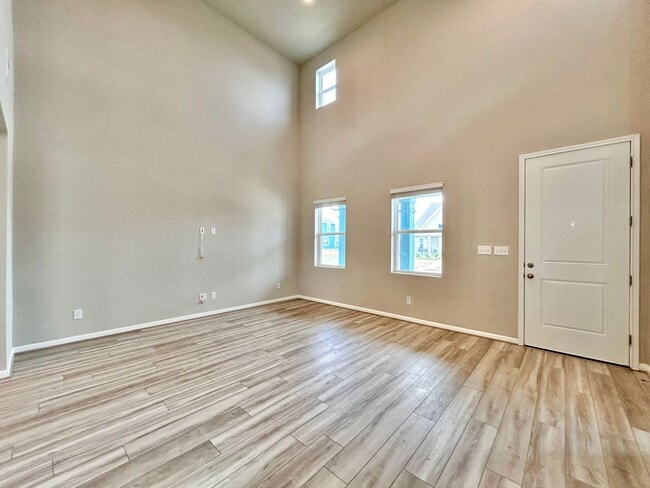 Building Photo - 202 Elm Br Trl