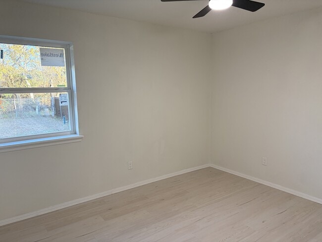 Building Photo - 272 Echo Ln