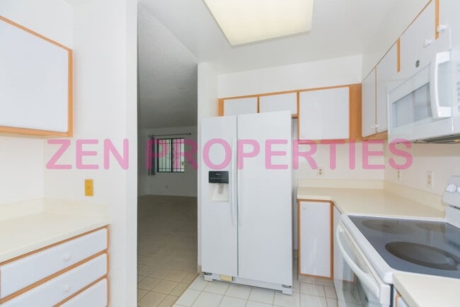 Building Photo - 3 bdrm/ 2.5 bath townhome for rent at Neho...