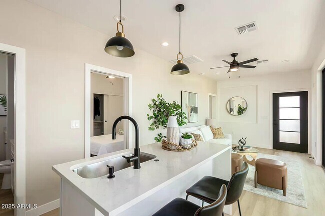 Building Photo - 411 N 32nd Pl