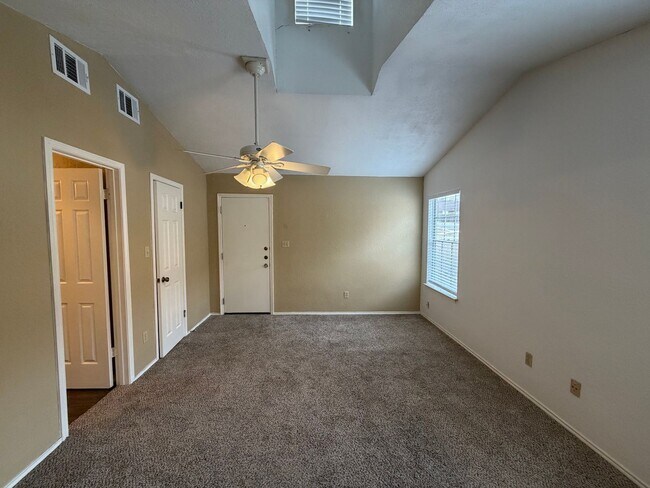 Building Photo - Welcome home to this charming 2-bedroom, 2-bathroom duplex located in Woodstone Subdivision - loc...