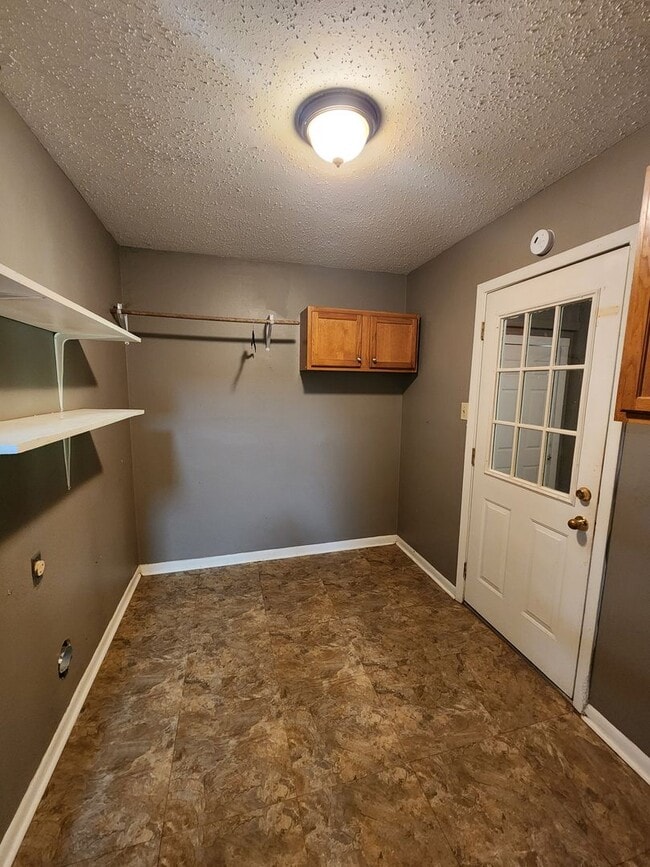 Building Photo - 9368 Wardlow Dr