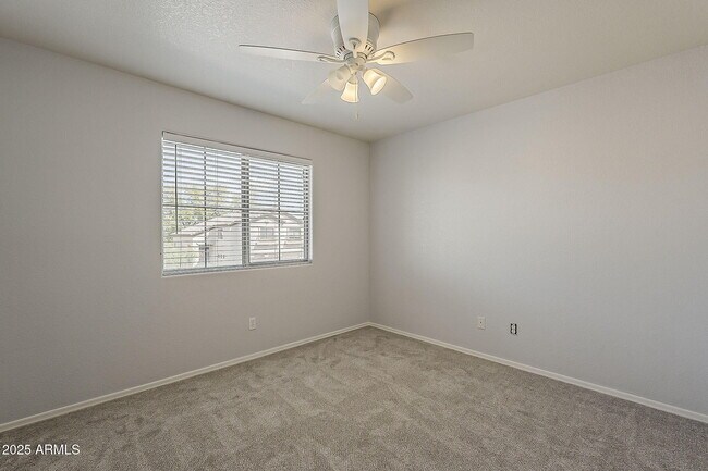 Building Photo - 927 W Azalea Pl