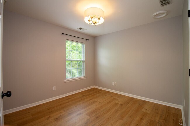 Building Photo - 4 bedroom home in Ballantyne