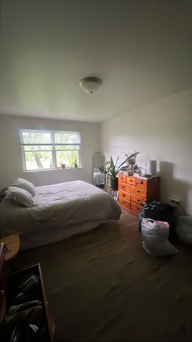 Building Photo - 558 N Plum St